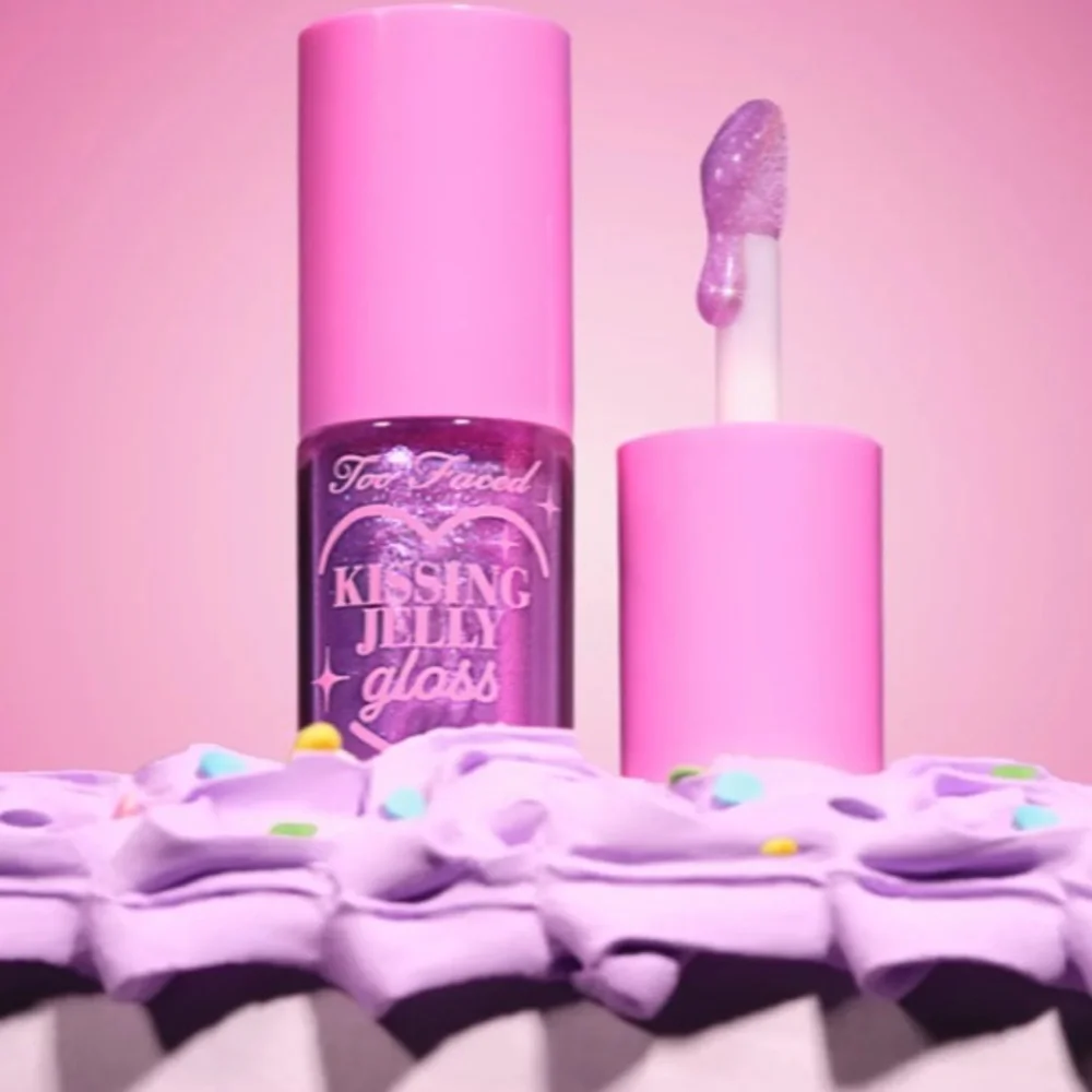 Too Faced Kissing Jelly Gloss Birthday Kiss